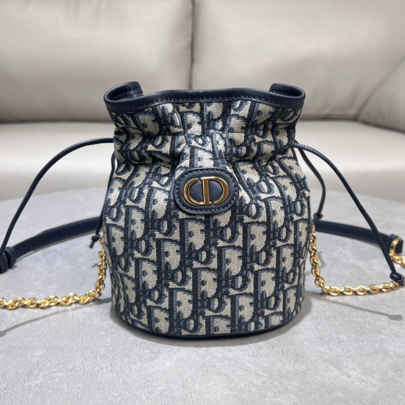 D*or bucket bags